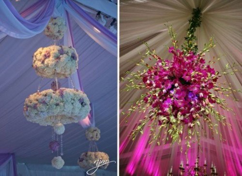 suspension centre de salle fleuri pour salle de reception de mariage originale suspension à trois étages blanc et violet boules de fleurs, guirlaandes de faux diamants et pampilles, et boule de fleurs roses tiges vertes